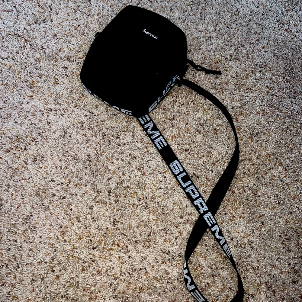 Supreme SS18 Shoulder Bag - Black